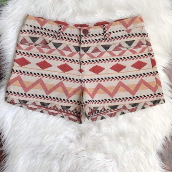 BB DAKOTA Anita Tribal Print Jacquard Textured Shorts - Picture 4 of 8